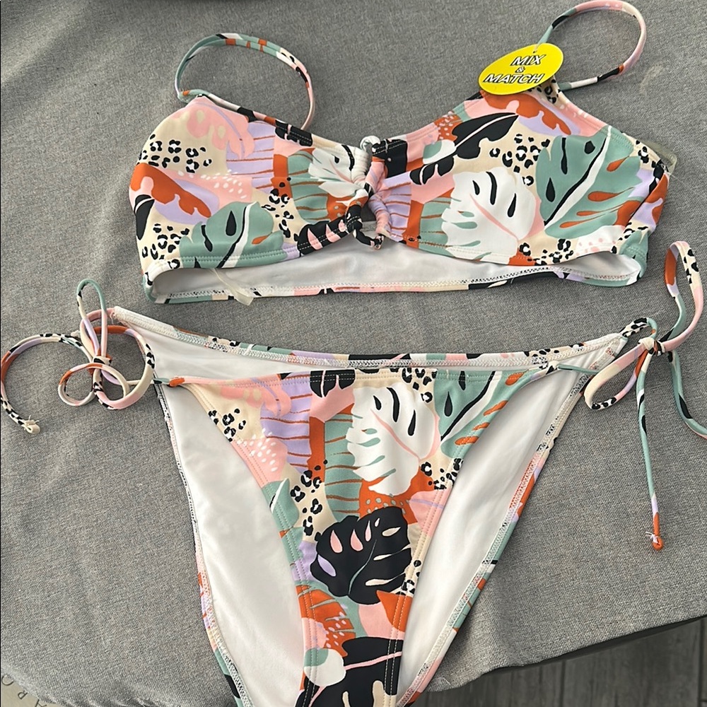 New with tags Forever 21 Multicolor Leaf Print Bikini